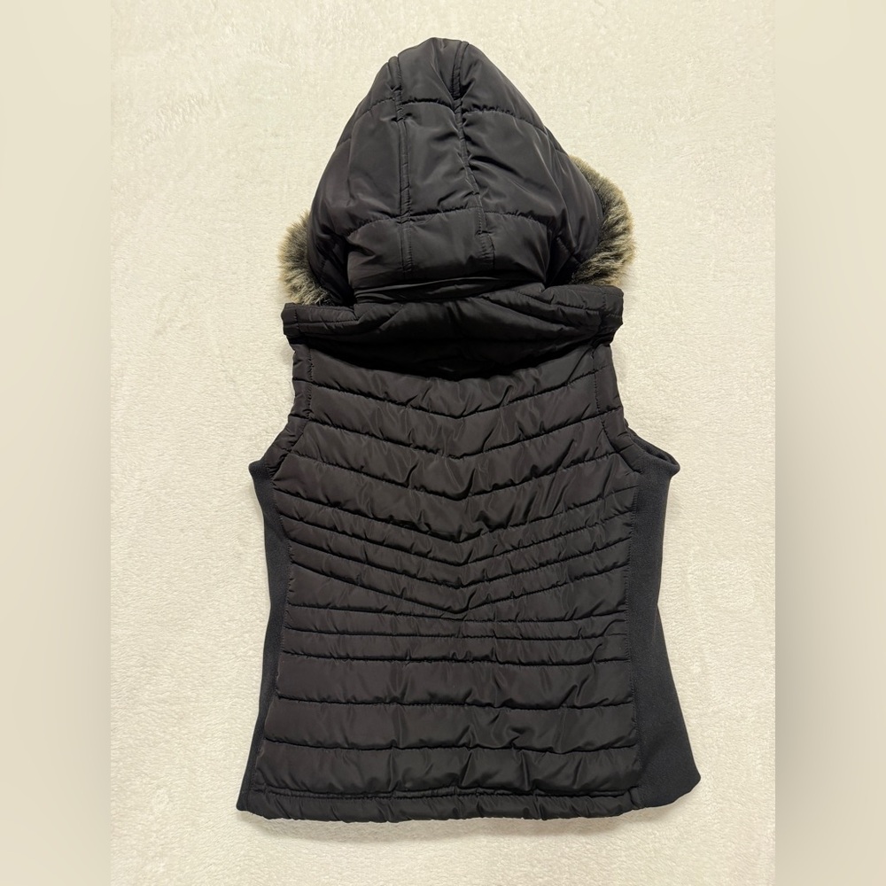 YMI Women’s Black Quilted Puffer Vest w/ Faux Fur Hood Cozy Winter Layer-Size M - Picture 3 of 15